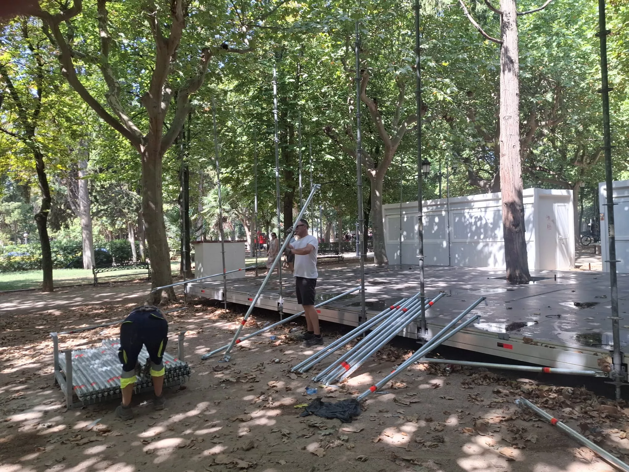 Huesca retira los escenarios de San Lorenzo y recupera sus espacios públicos.