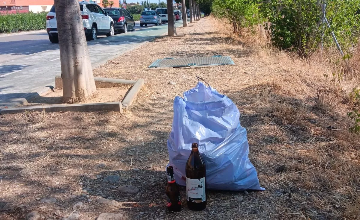 La séptima bolsa de basura que ha recogido Antonio esta mañana en Huesca