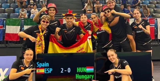 El equipo español, tras su victoria ante Hungría. Foto: FESBA