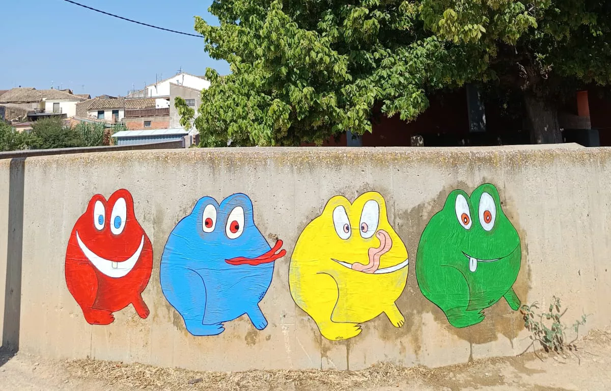 Arte urbano durante el verano en Loscorrales. Foto María Pilar Vinué
