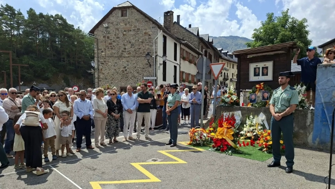 Imagen del acto de recuerdo a los dos guardias civiles asesinados por ETA. Imagen del acto de recuerdo a los dos guardias civiles asesinados por ETA.