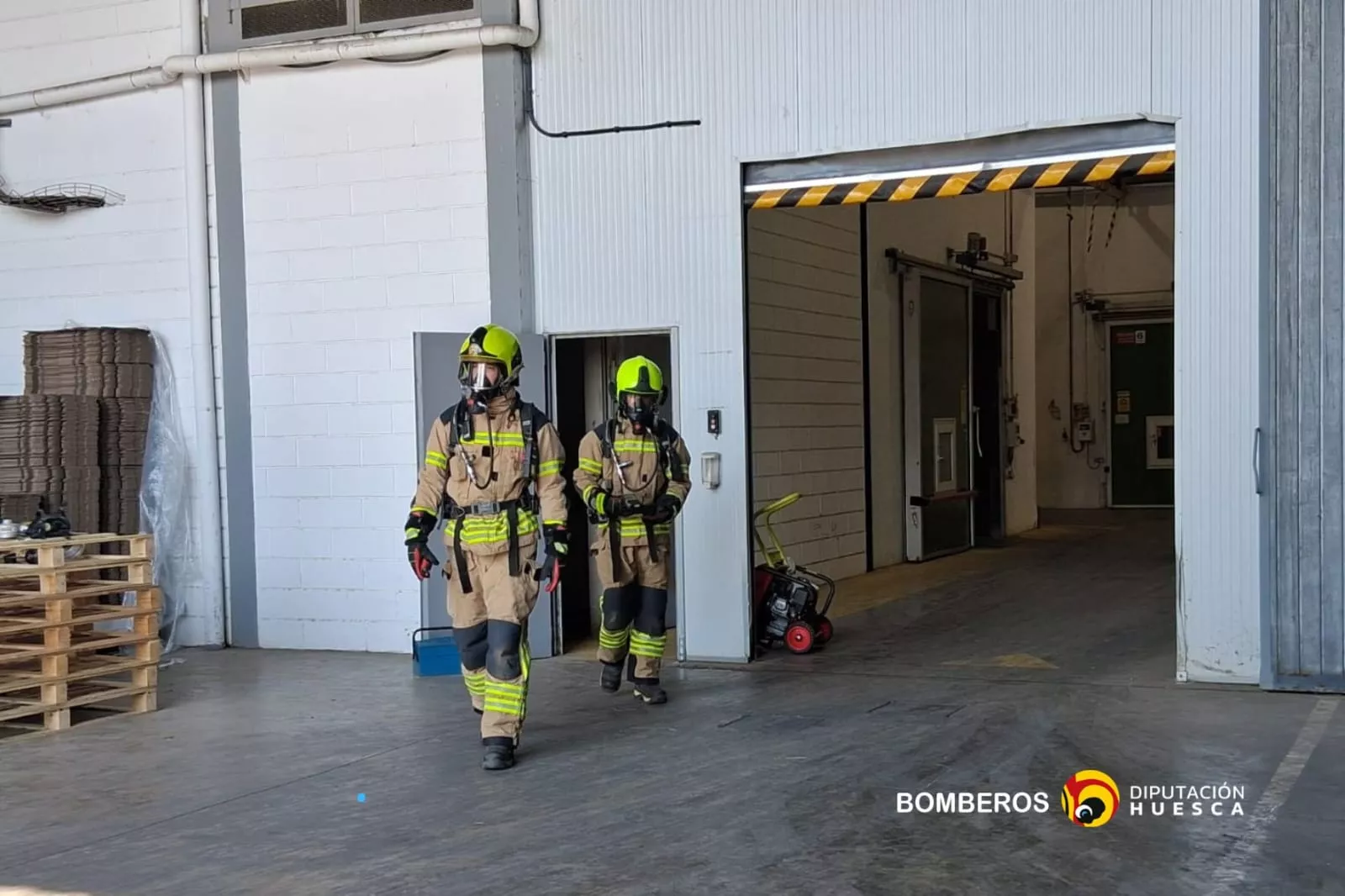 Bomberos de la DPH intervienen ante una acumulación de amoniaco en una cooperativa de Osso de Cinca.