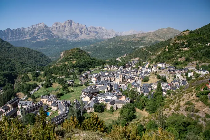 Una avería en la subestación del Pueyo deja sin luz a 1.554 abonados en el valle de Tena.