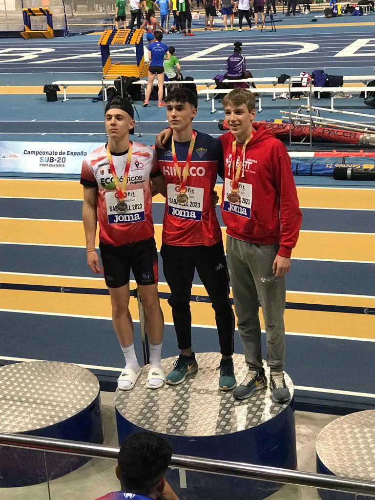 Campeonato de España Sub-20 de pista cubierta. Podio de Arturo Armisén.