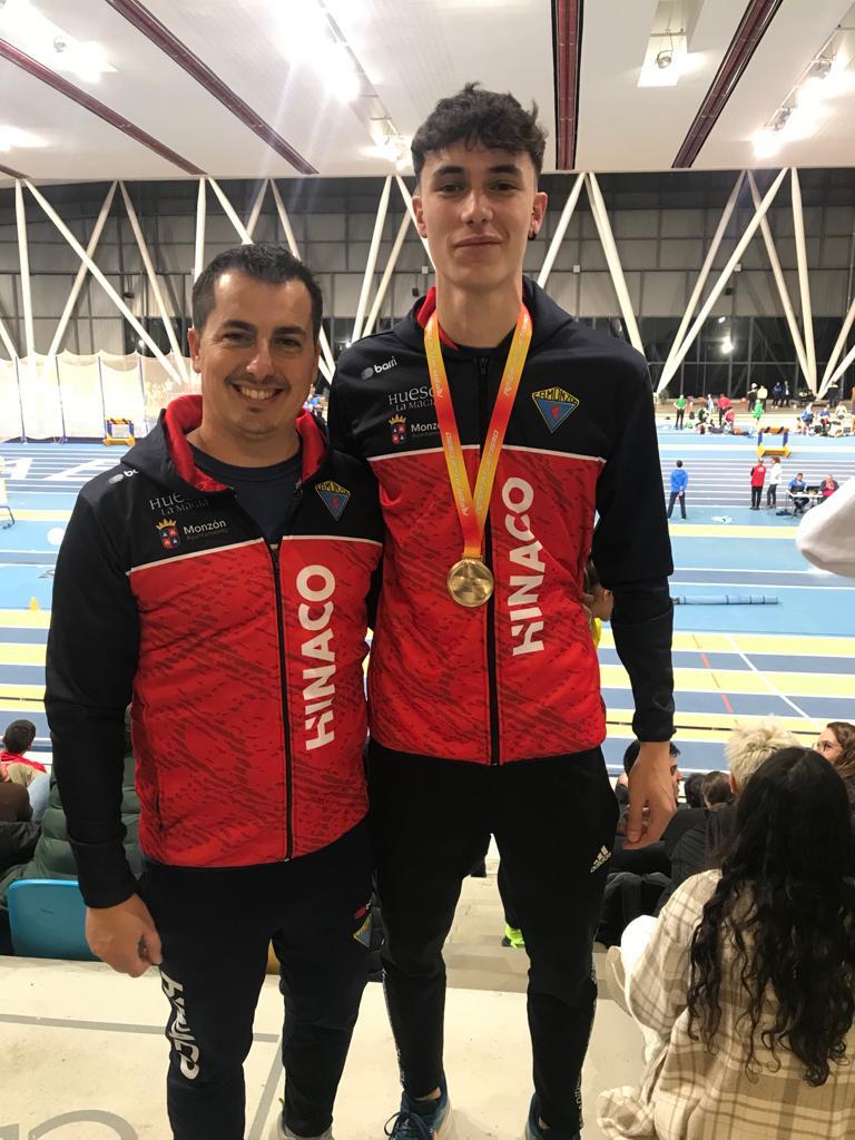 Campeonato de España Sub-20 de pista cubierta. Arturo Armisén y su entrenador, Richy Verdugo.