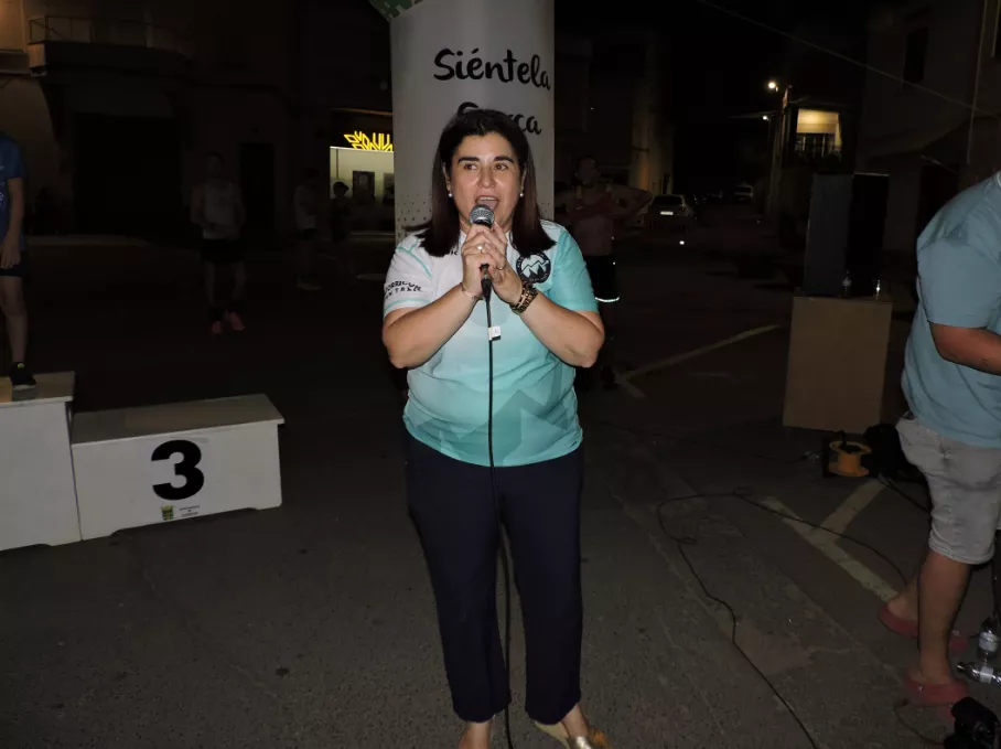24 La alcaldesa Susana Ramón agradeciendo la participación en las carreras