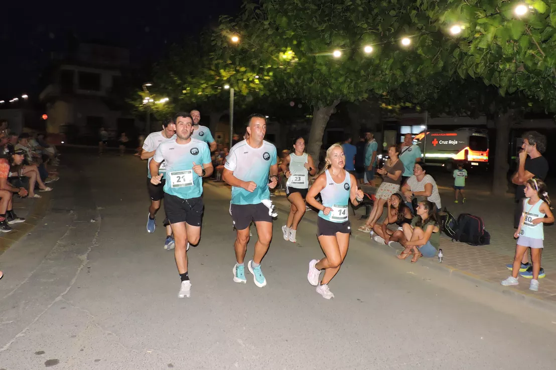 16 Hubo una nutrida participación de corredores locales