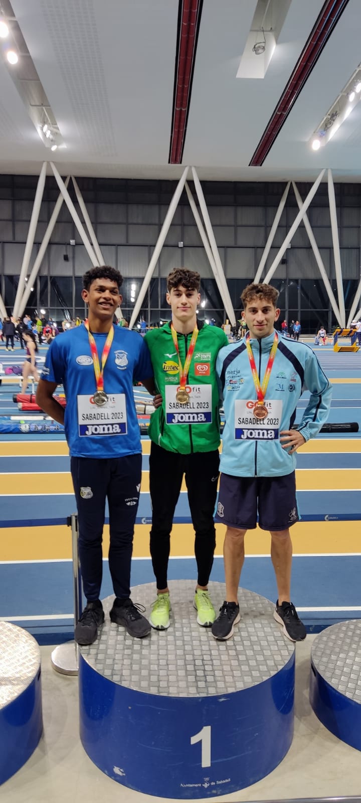 Campeonato de España Sub-20 de pista cubierta. Podio de Raúl Martín, en salto de altura.