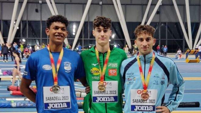 Campeonato de España Sub-20 de pista cubierta. Podio de Raúl Martín, en salto de altura. Campeonato de España Sub-20 de pista cubierta. Podio de Raúl Martín, en salto de altura.