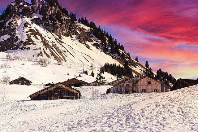 Atardecer en la estación de esquí Atardecer en la estación de esquí
