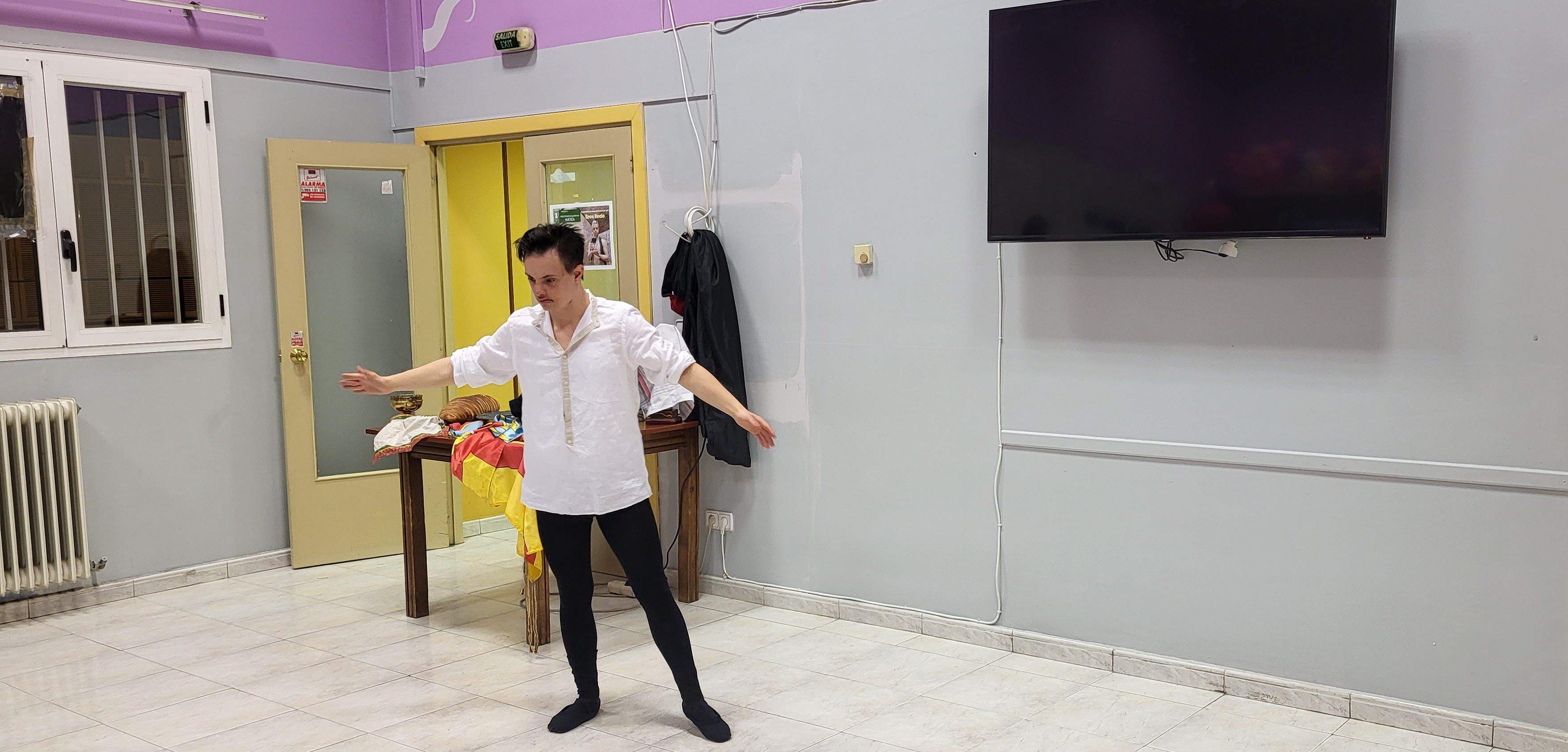 Eros Recio, el "Nijinsky de la Discapacidad", en el Barrio de la Encarnación. Foto Myriam Martínez