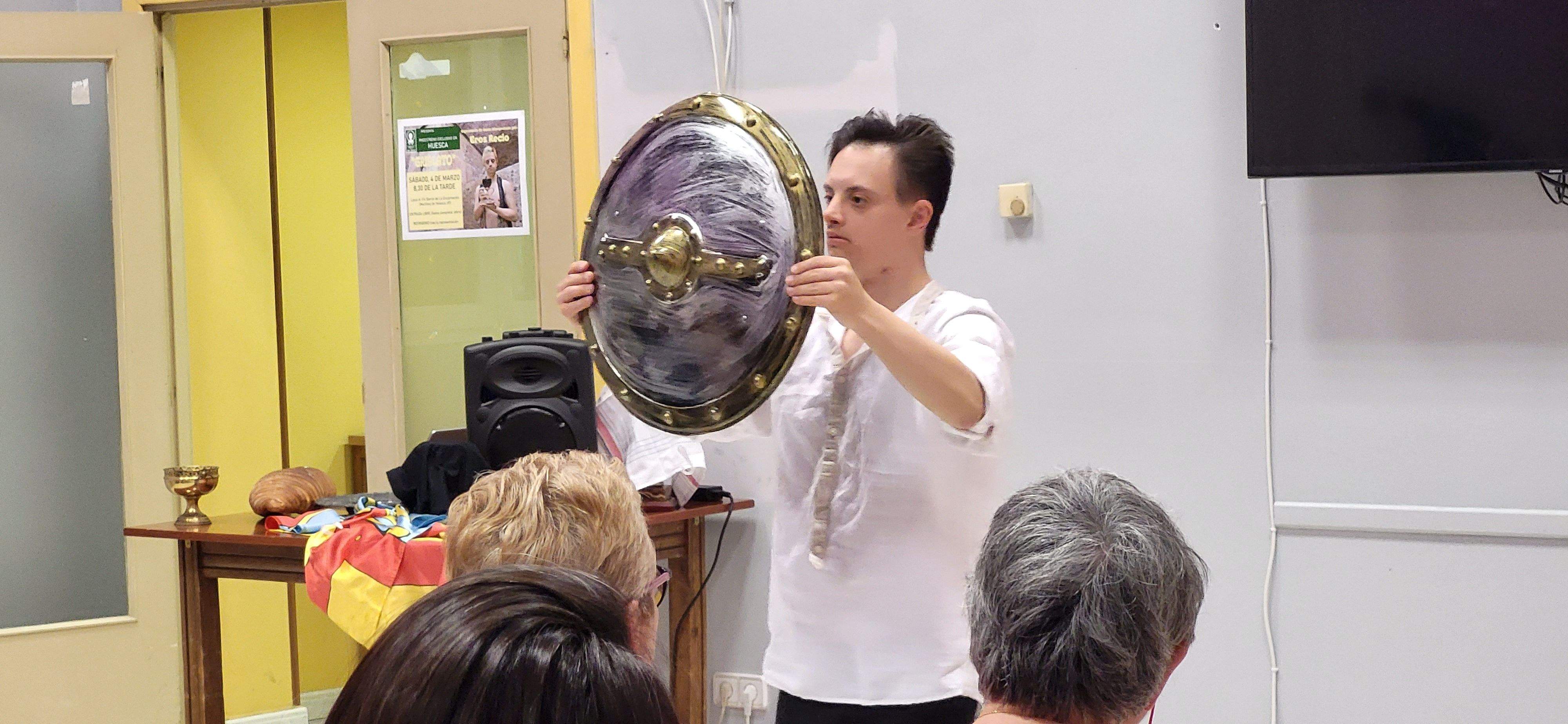 Eros Recio, el "Nijinsky de la Discapacidad", en el Barrio de la Encarnación. Foto Myriam Martínez