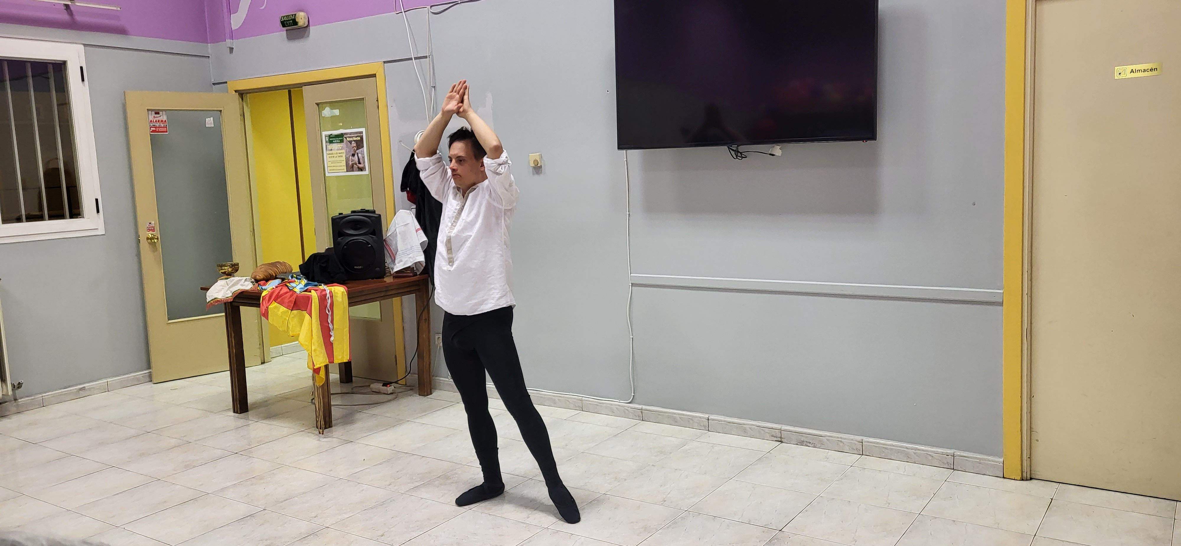 Eros Recio, el "Nijinsky de la Discapacidad", en el Barrio de la Encarnación. Foto Myriam Martínez