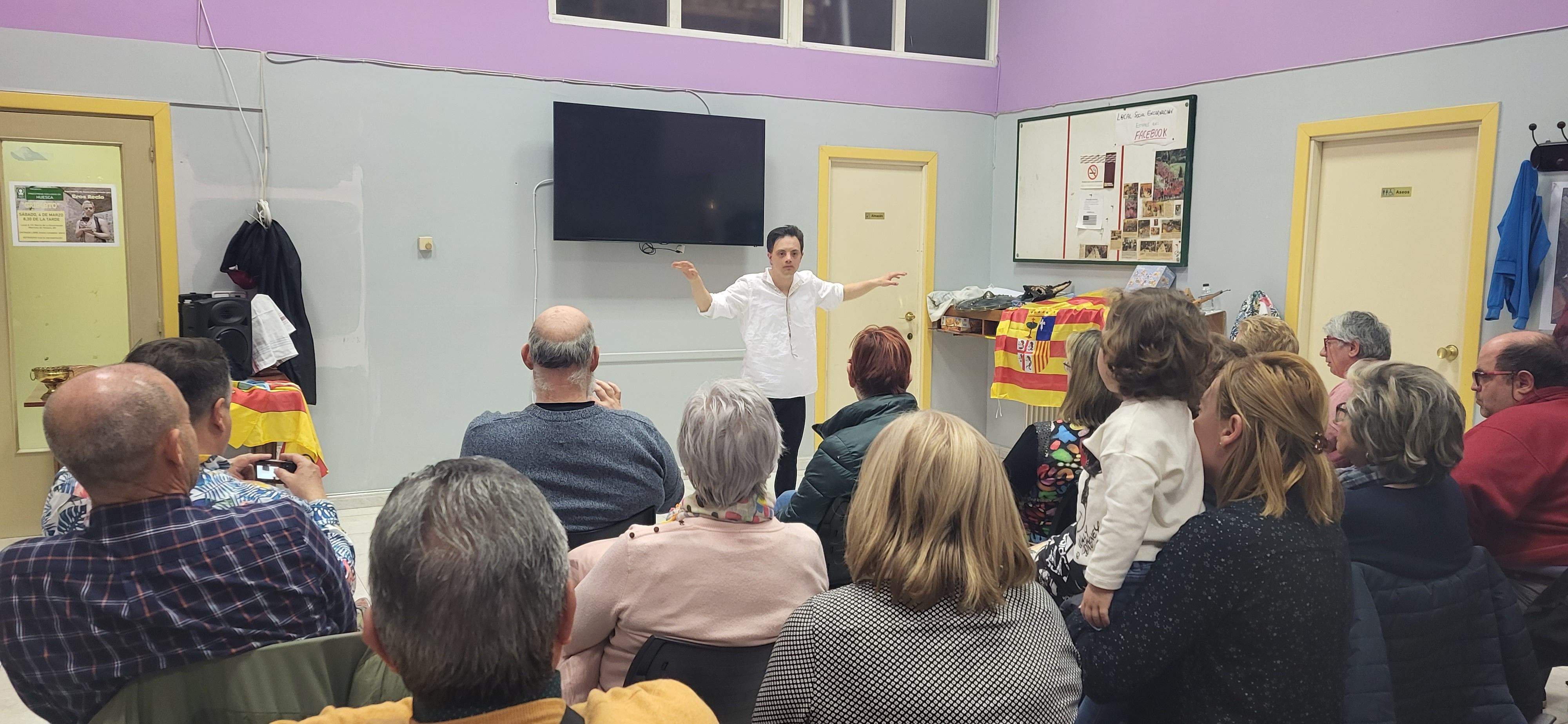 Eros Recio, el "Nijinsky de la Discapacidad", en el Barrio de la Encarnación. Foto Myriam Martínez