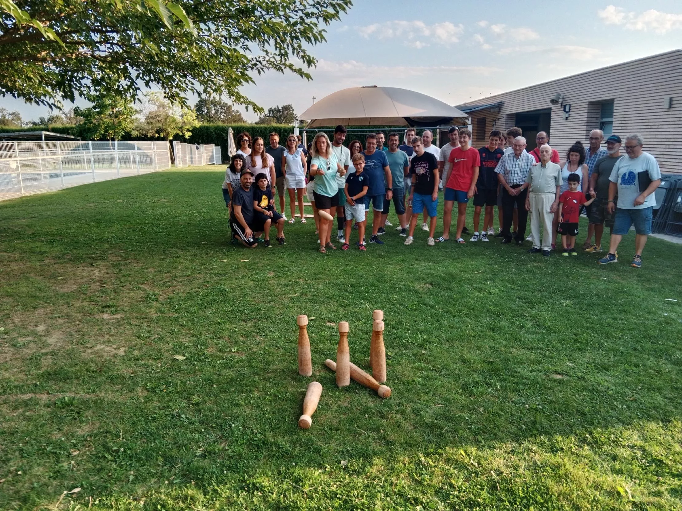 Juegos tradicionales en Tierz, palistroc de Azanuy.