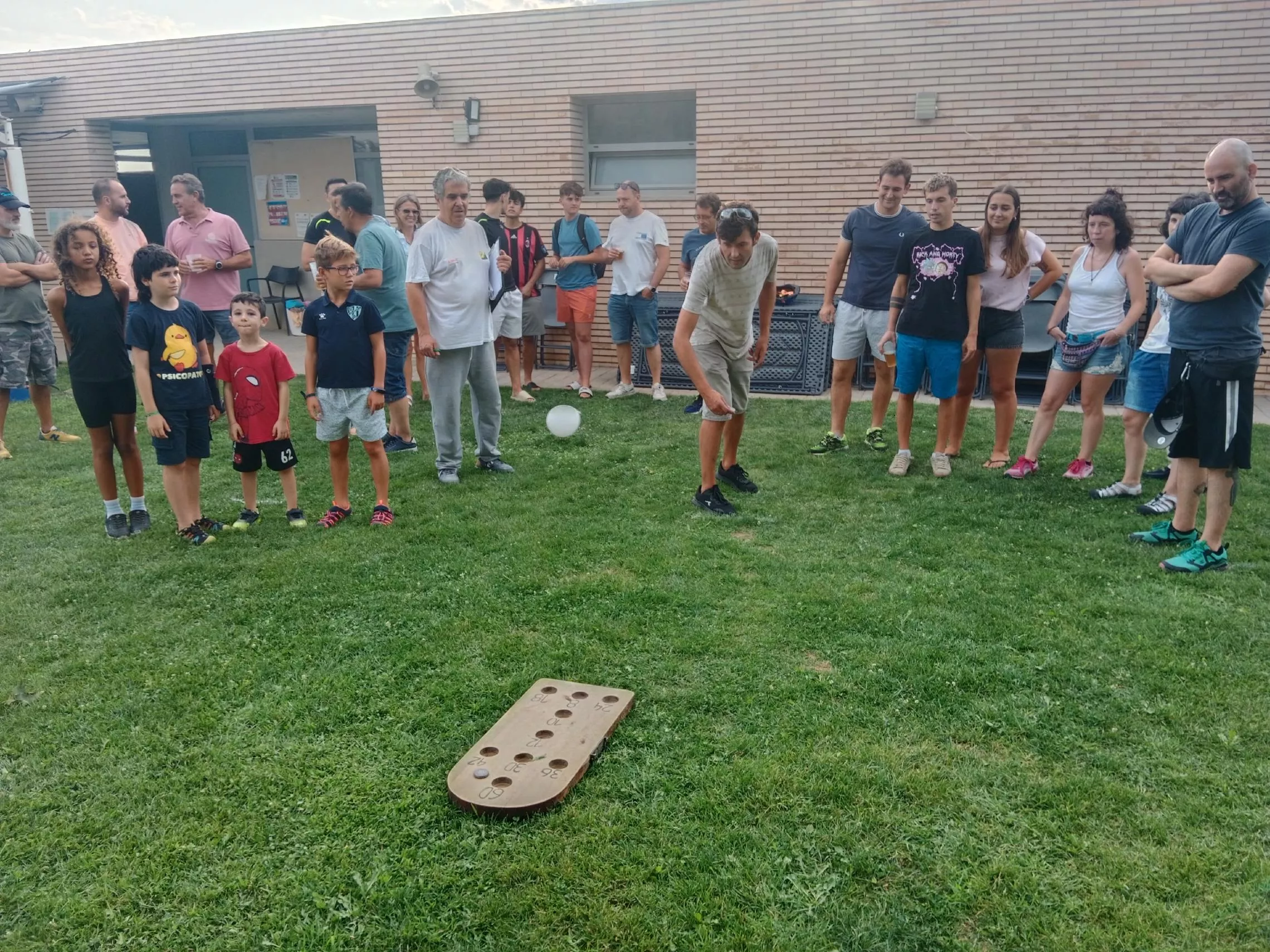 Juegos tradicionales en Tierz, hoyetes
