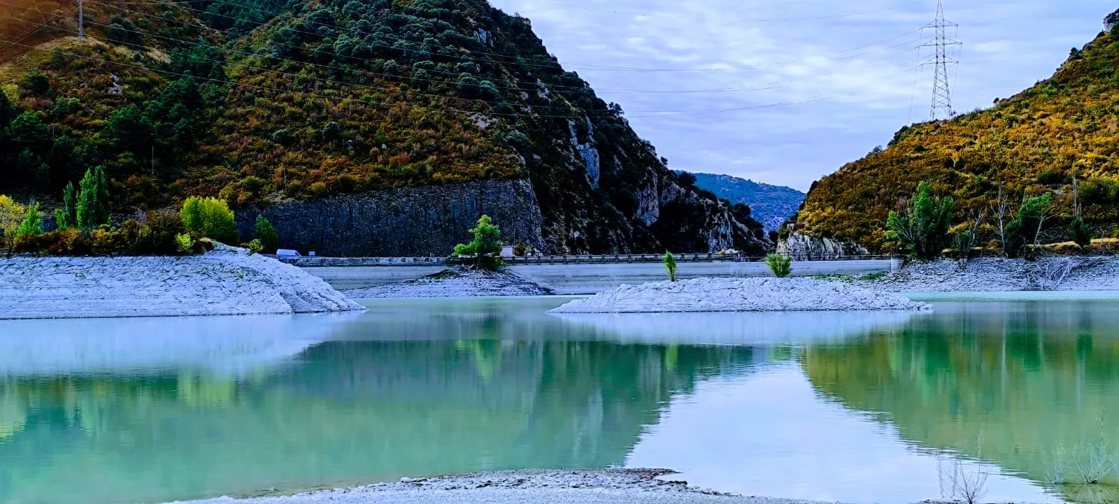 Embalse de Arguis prácticamente vacío de agua. Foto Joaquín Santafé