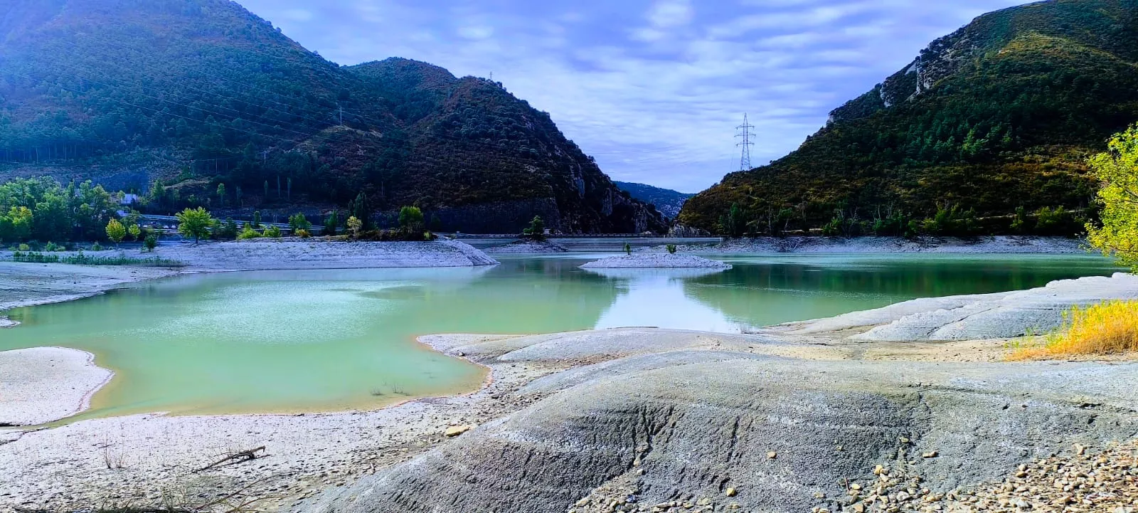 Embalse de Arguis prácticamente vacío de agua. Foto Joaquín Santafé