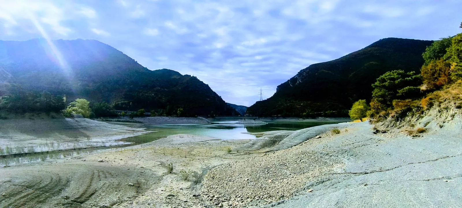 Embalse de Arguis prácticamente vacío de agua. Foto Joaquín Santafé