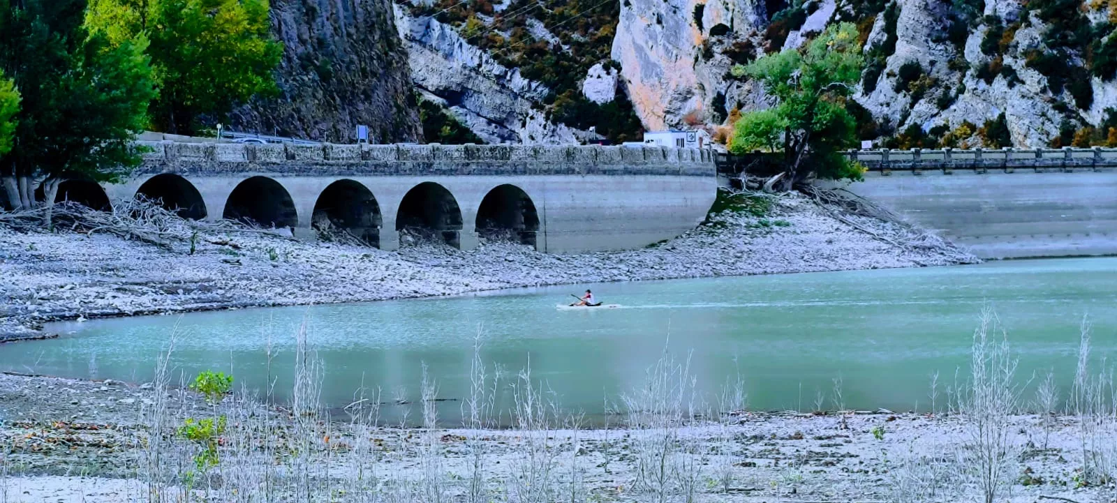 Embalse de Arguis prácticamente vacío de agua. Foto Joaquín Santafé