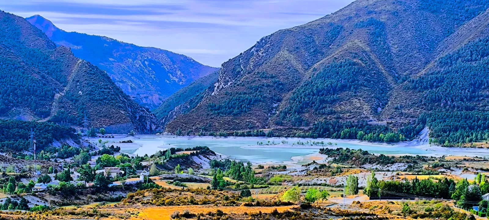 Embalse de Arguis prácticamente vacío de agua. Foto Joaquín Santafé