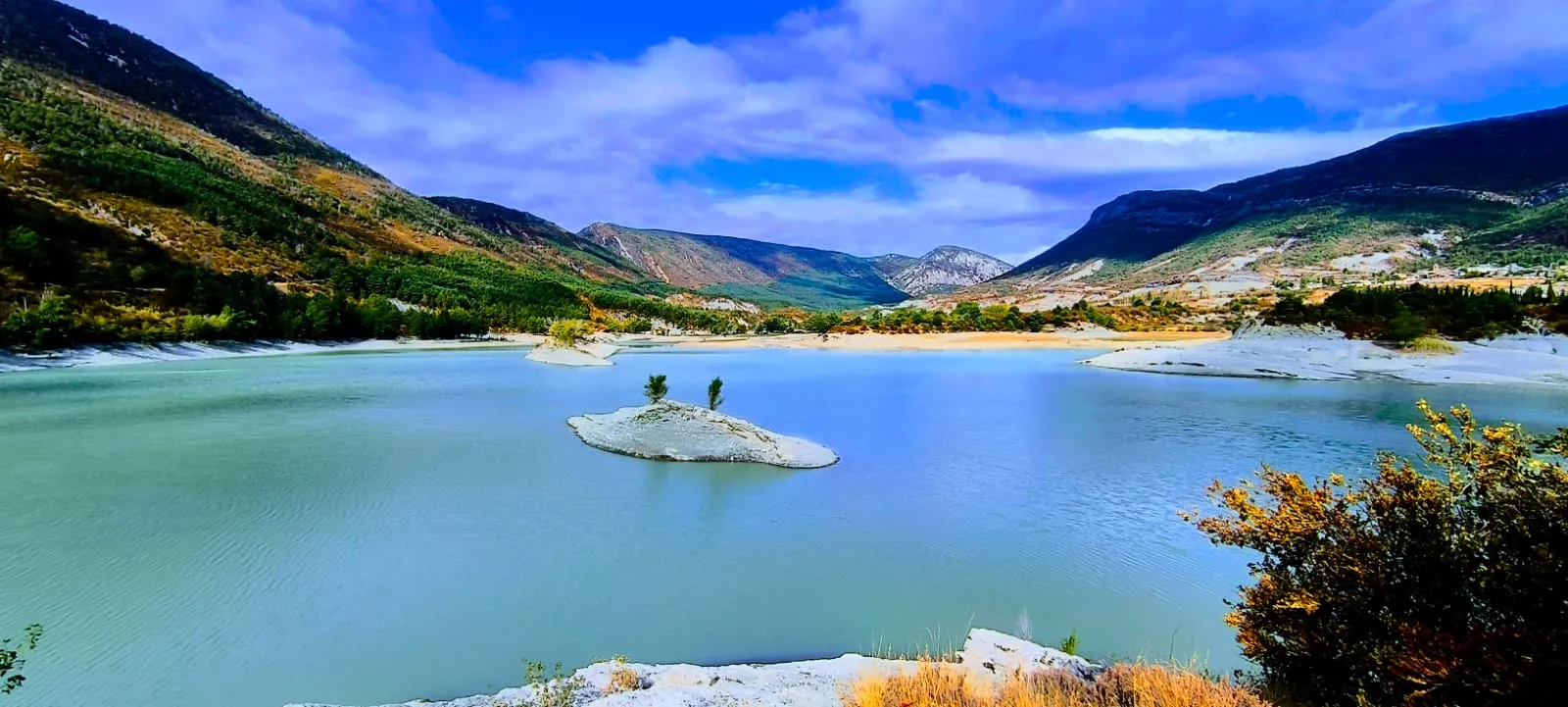 Embalse de Arguis prácticamente vacío de agua. Foto Joaquín Santafé