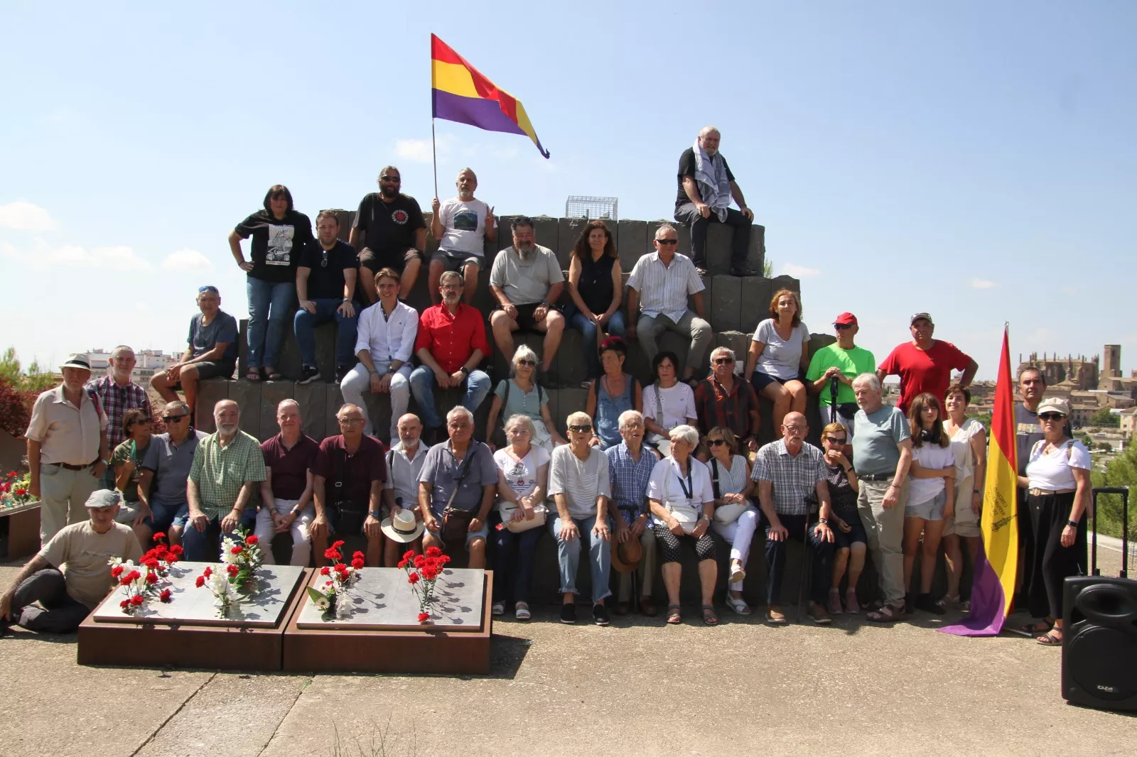 Homenaje y ofrenda floral del Círculo Republicano de Huesca a las personas asesinadas hace noventa años. Foro Carlos Neofato