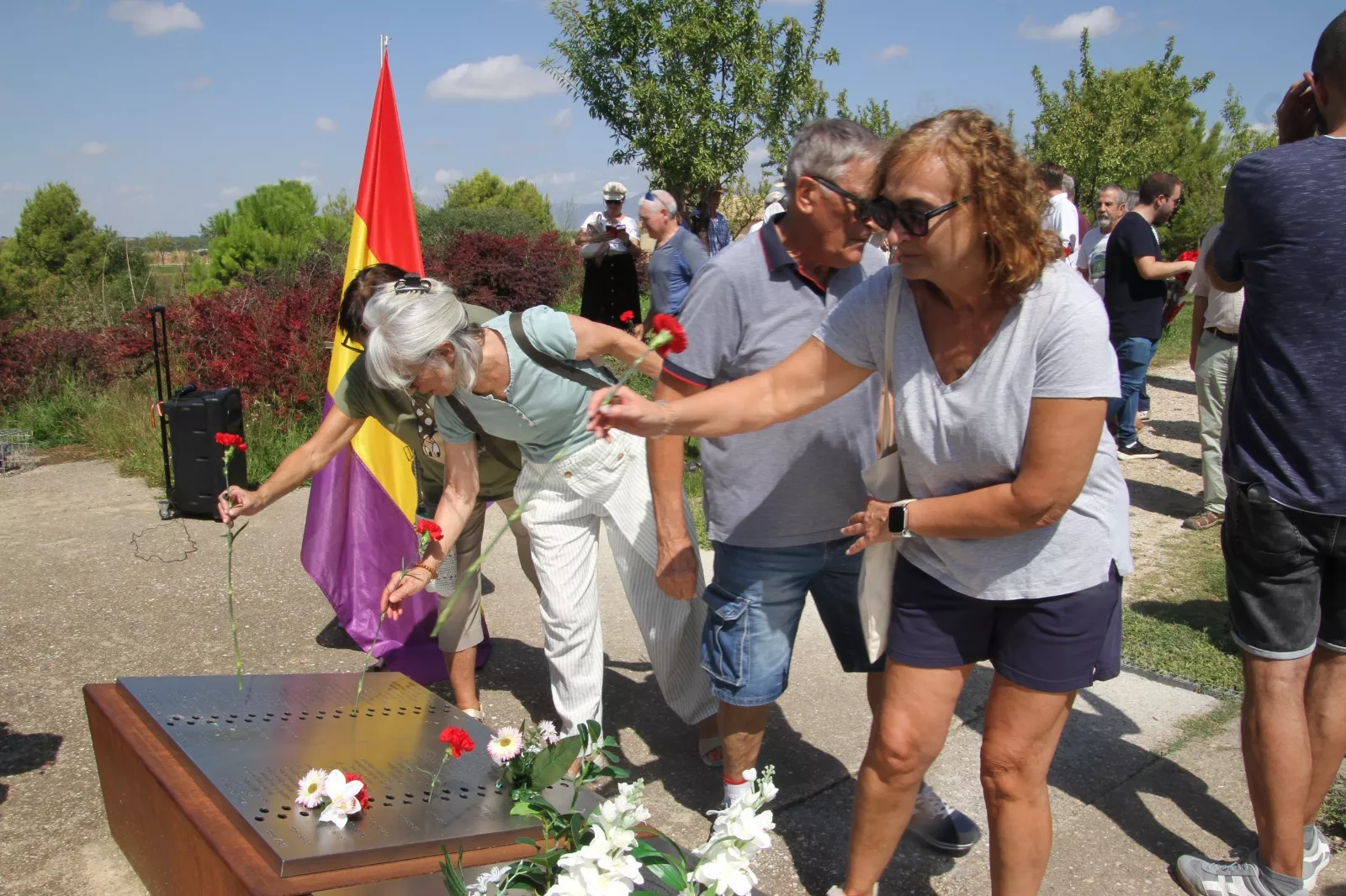 Homenaje y ofrenda floral del Círculo Republicano de Huesca a las personas asesinadas hace noventa años. Foro Carlos Neofato