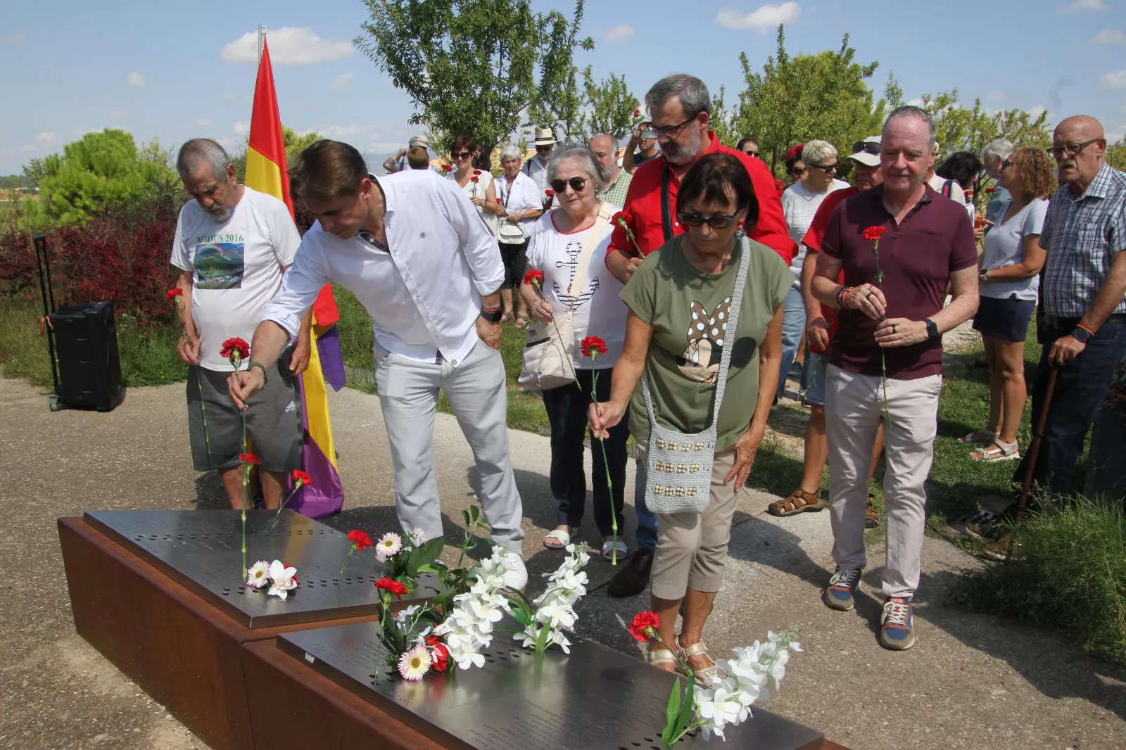 Homenaje y ofrenda floral del Círculo Republicano de Huesca a las personas asesinadas hace noventa años. Foro Carlos Neofato