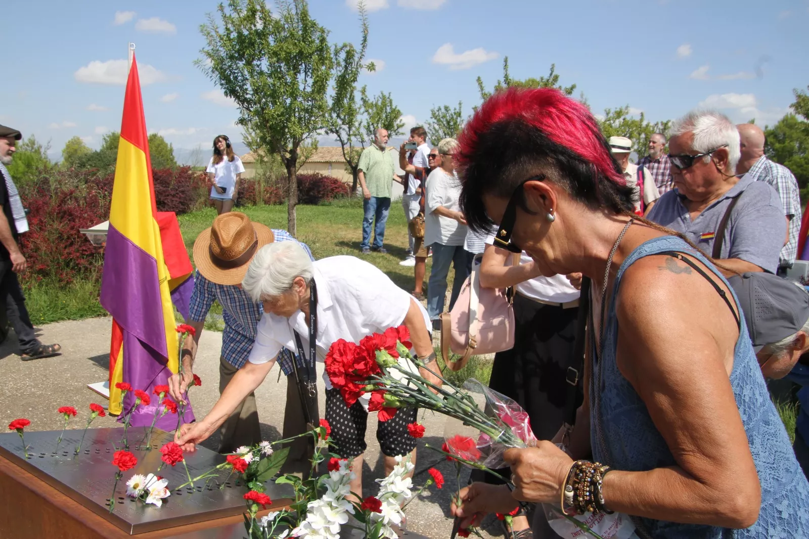 Homenaje y ofrenda floral del Círculo Republicano de Huesca a las personas asesinadas hace noventa años. Foro Carlos Neofato