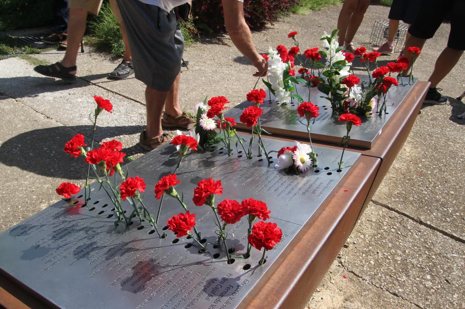 Homenaje y ofrenda floral del Círculo Republicano de Huesca a las personas asesinadas hace noventa años. Foro Carlos Neofato