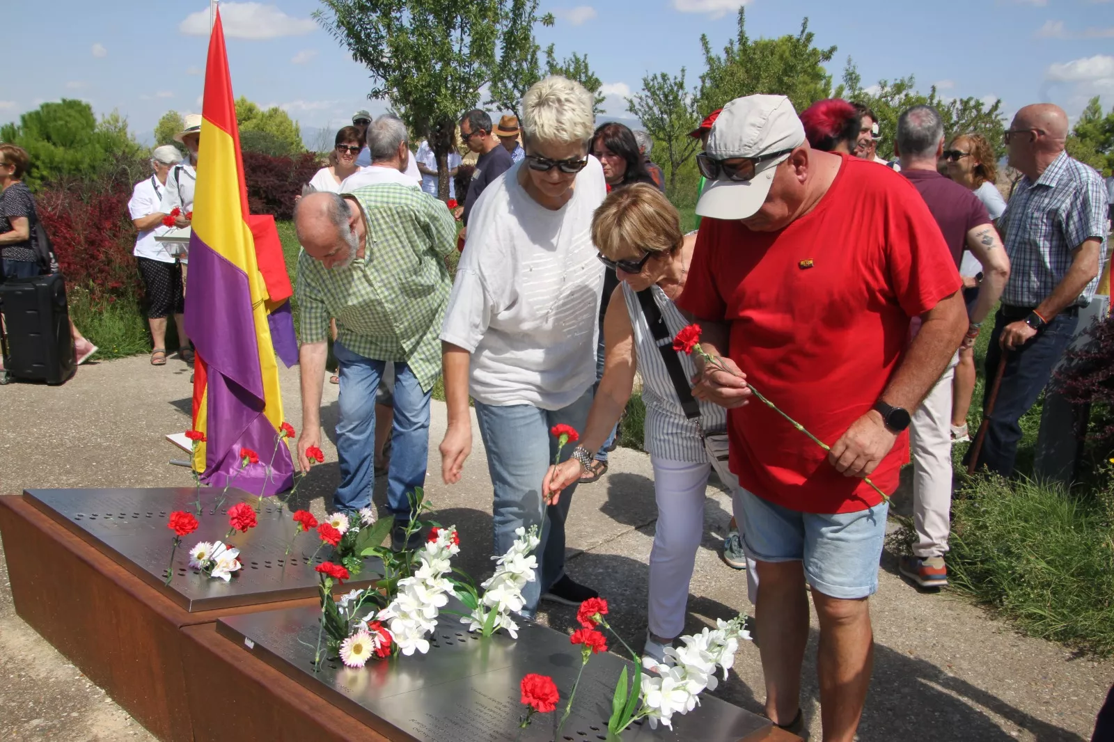 Homenaje y ofrenda floral del Círculo Republicano de Huesca a las personas asesinadas hace noventa años. Foro Carlos Neofato