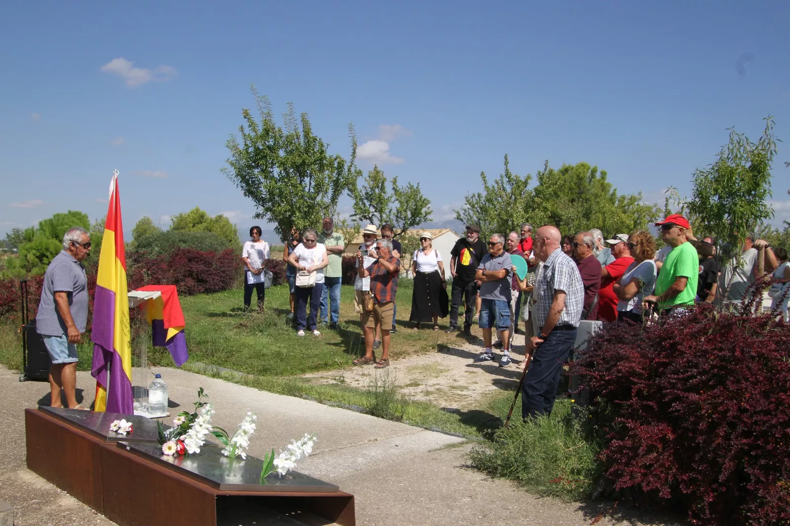 Homenaje y ofrenda floral del Círculo Republicano de Huesca a las personas asesinadas hace noventa años. Foro Carlos Neofato