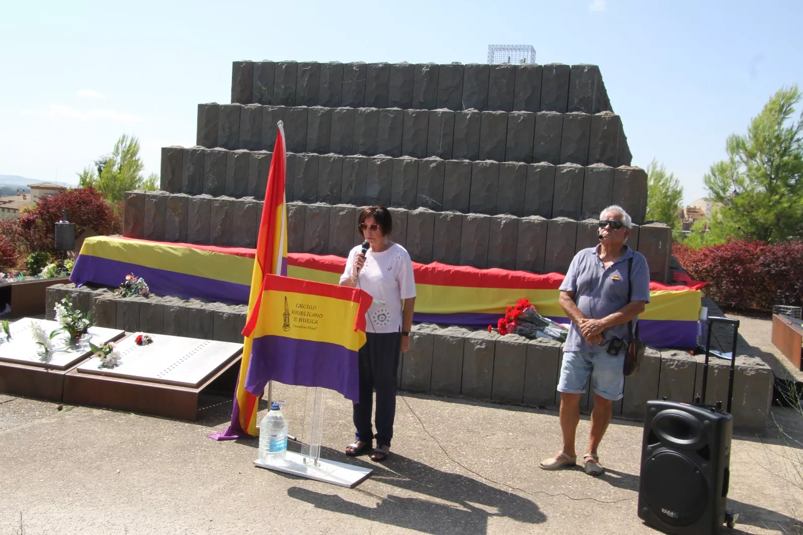 Homenaje y ofrenda floral del Círculo Republicano de Huesca a las personas asesinadas hace noventa años. Foro Carlos Neofato