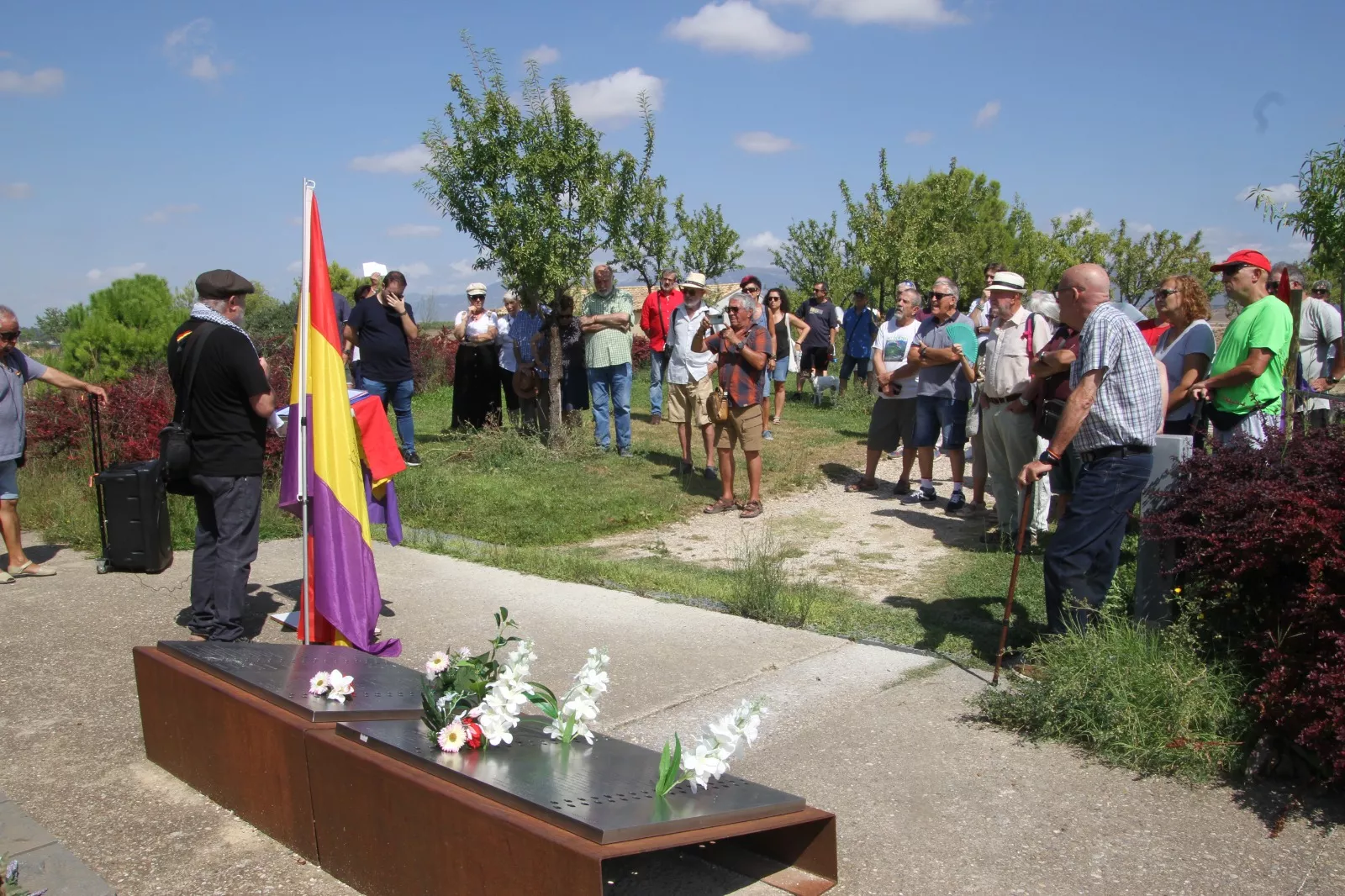 Homenaje y ofrenda floral del Círculo Republicano de Huesca a las personas asesinadas hace noventa años. Foro Carlos Neofato