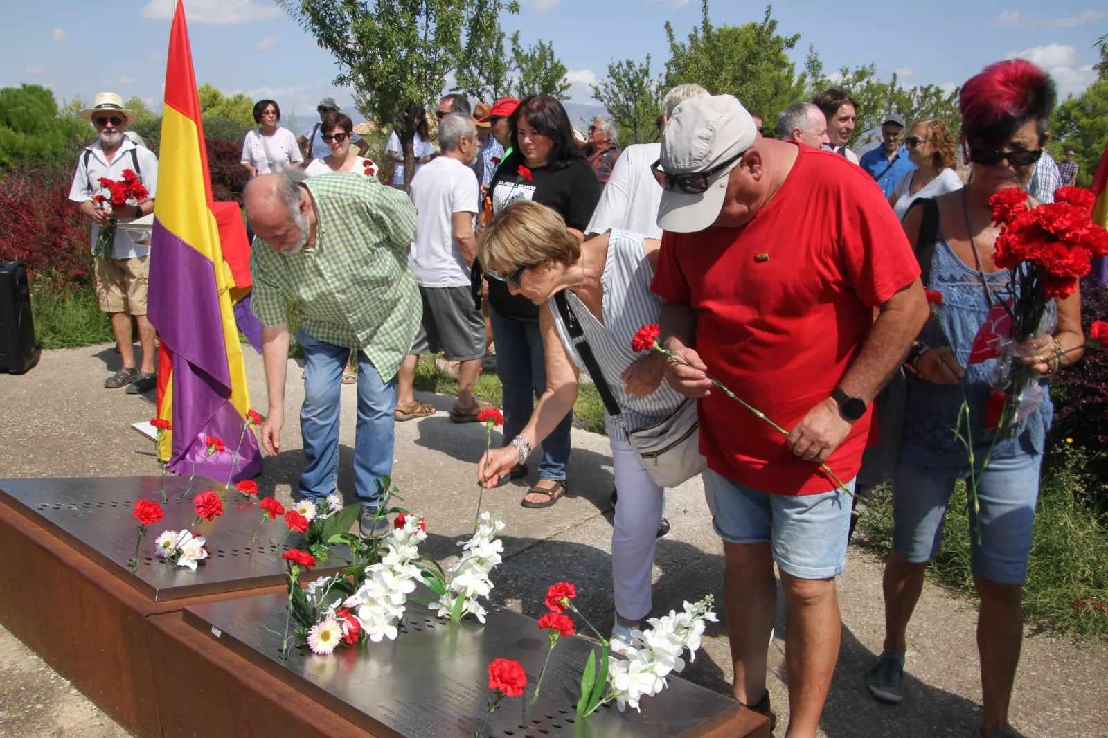 Homenaje y ofrenda floral del Círculo Republicano de Huesca a las personas asesinadas hace noventa años. Foro Carlos Neofato