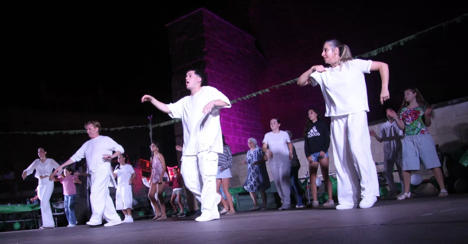 Espectáculo 'Vamos a bailar' de Espacio Danza en Huesca. Foto Carlos Neofato