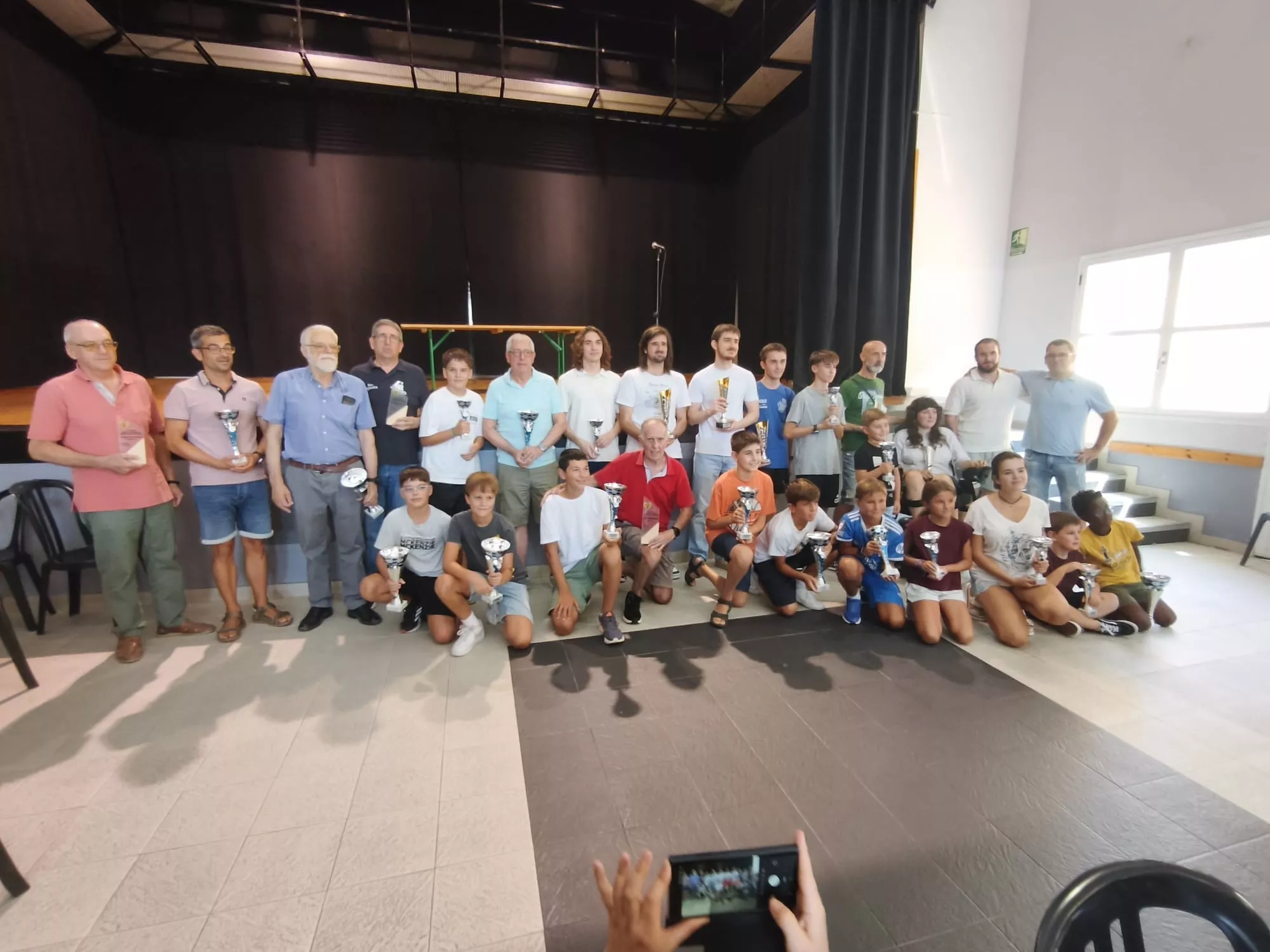 Foto de familia de los premiados.