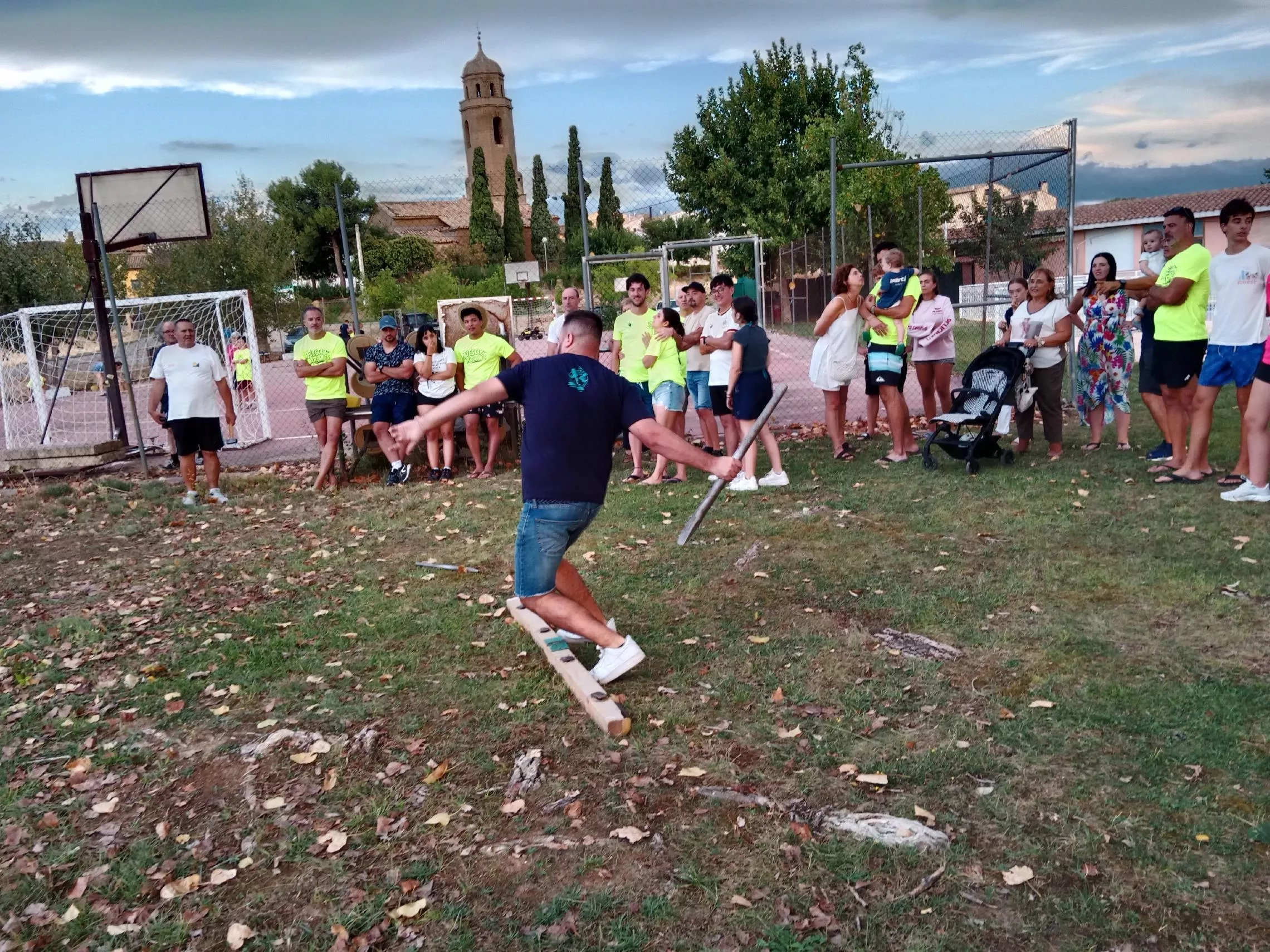 Juegos tradicionales en Arbanies, tiro de barra, senior masculina.