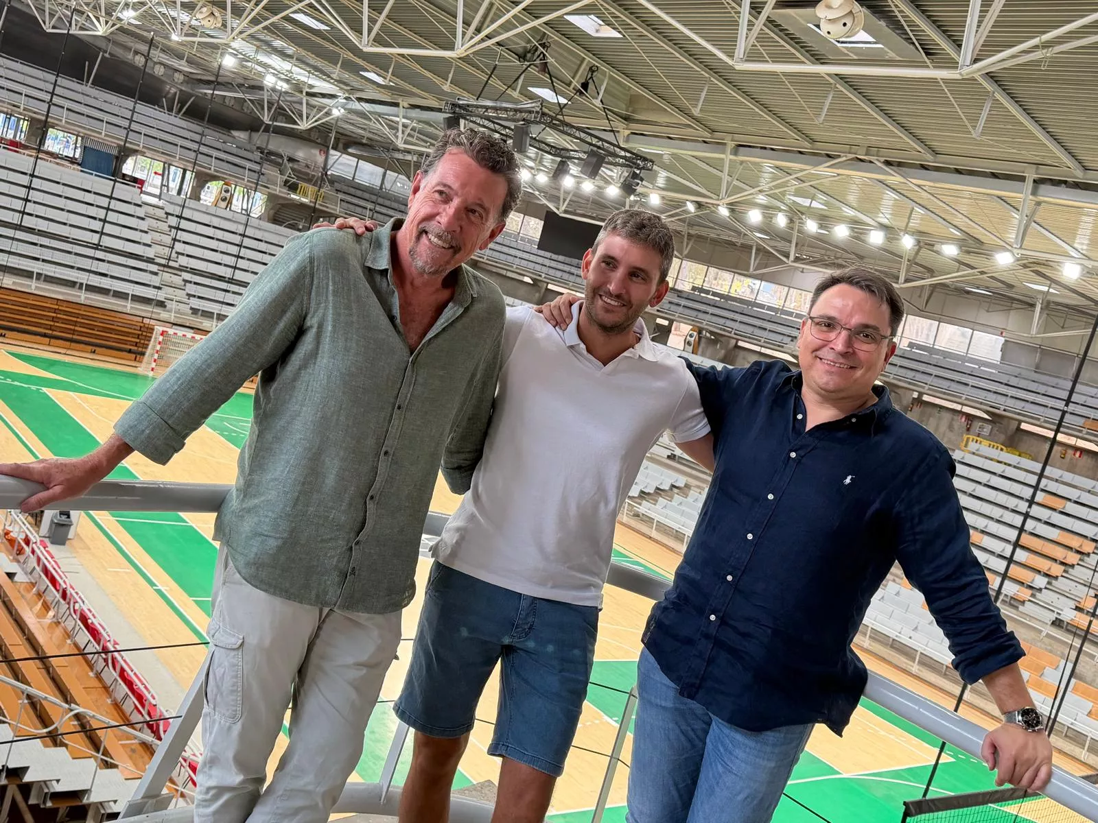 Luis Périz, Sergi Fortes y Eduardo López, en la presentación de la nueva temporada de Lobe Huesca La Magia. Foto: Adri Mora