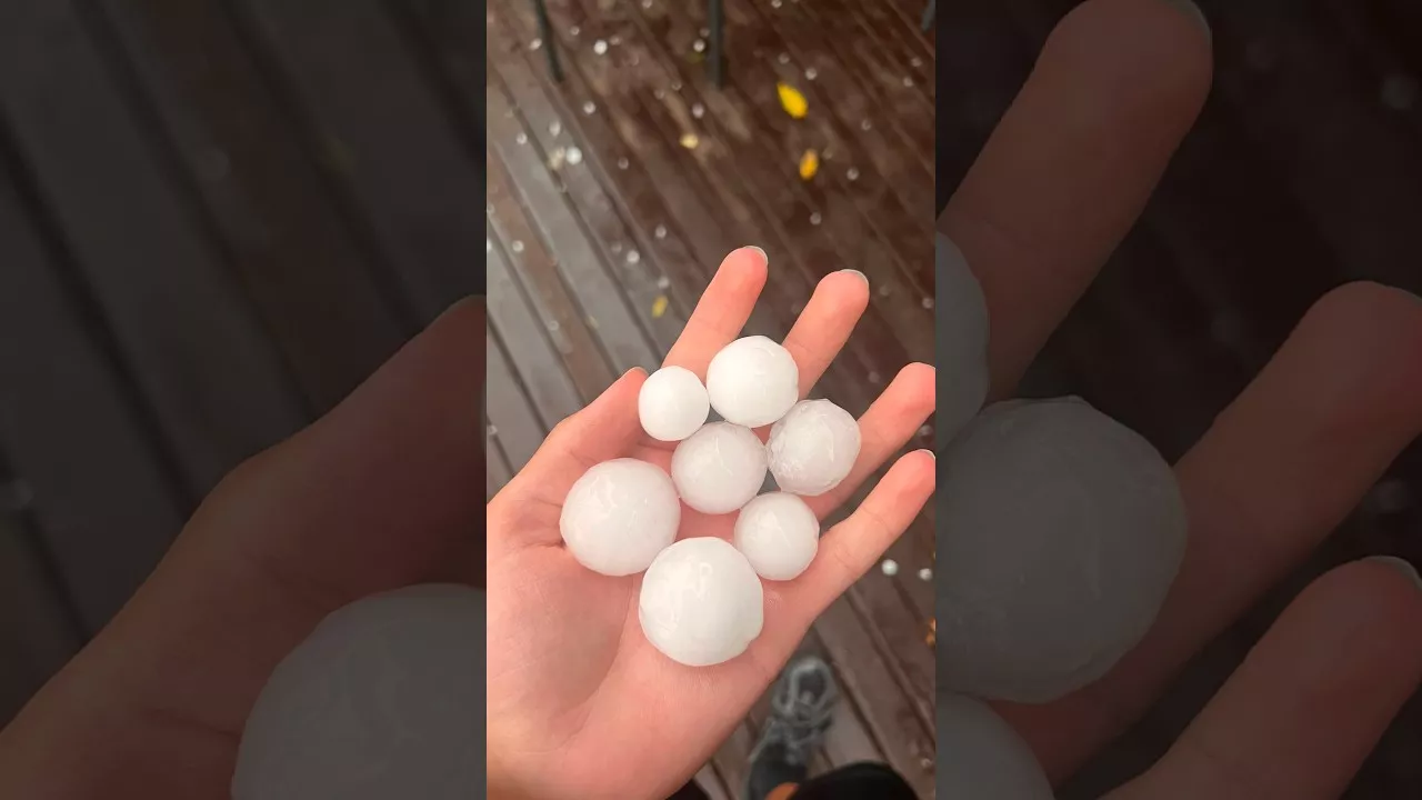Granizada de gran calibre y vientos fuertes en Campo y Benabarre