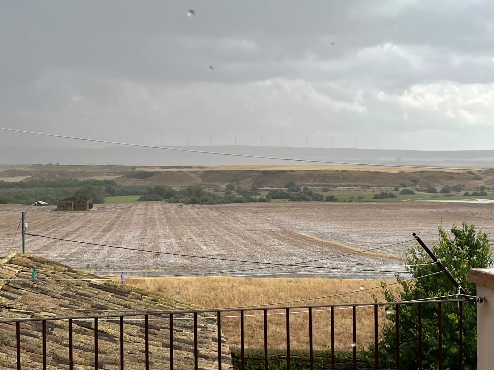 Granizo en Montmesa y el Golf de Guara