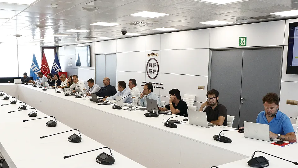 Los clubes de Primera RFEF se reúnen con la Federación antes del inicio de liga