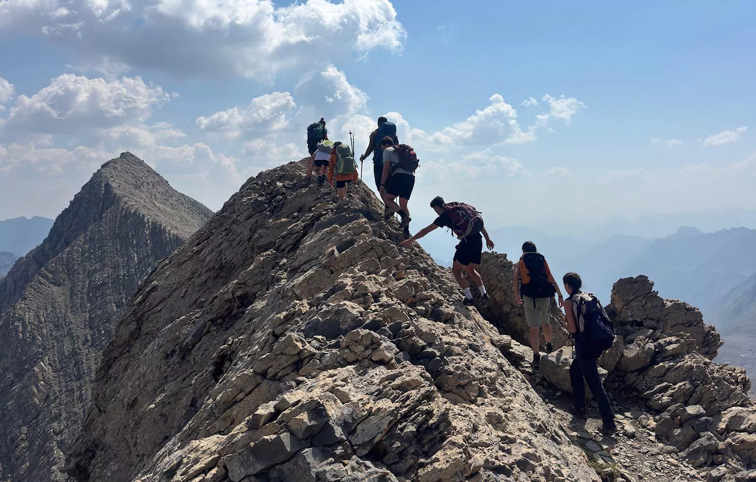 Los jóvenes del Club de Montaña Nabaín conquistan los picos de Astazú con vivac en el Balcón de Pineta. CM Nabaín