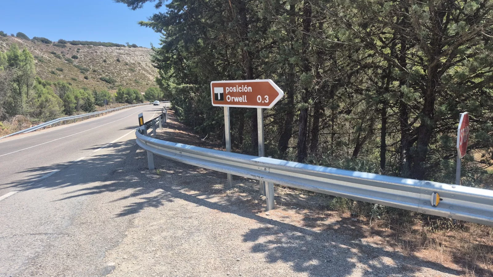 El Frente de Los Monegros gana visibilidad con 22 nuevas señales viales.