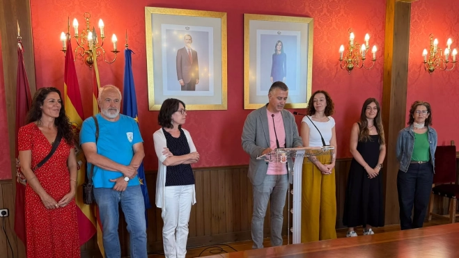El alcalde de Jaca se dirige a los asistentes a la recepción en el Ayuntamiento. El alcalde de Jaca se dirige a los asistentes a la recepción en el Ayuntamiento.