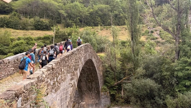 Los jóvenes han recorrido algunos de los principales enclaves del Camino de Santiago en Aragón. Los jóvenes han recorrido algunos de los principales enclaves del Camino de Santiago en Aragón.