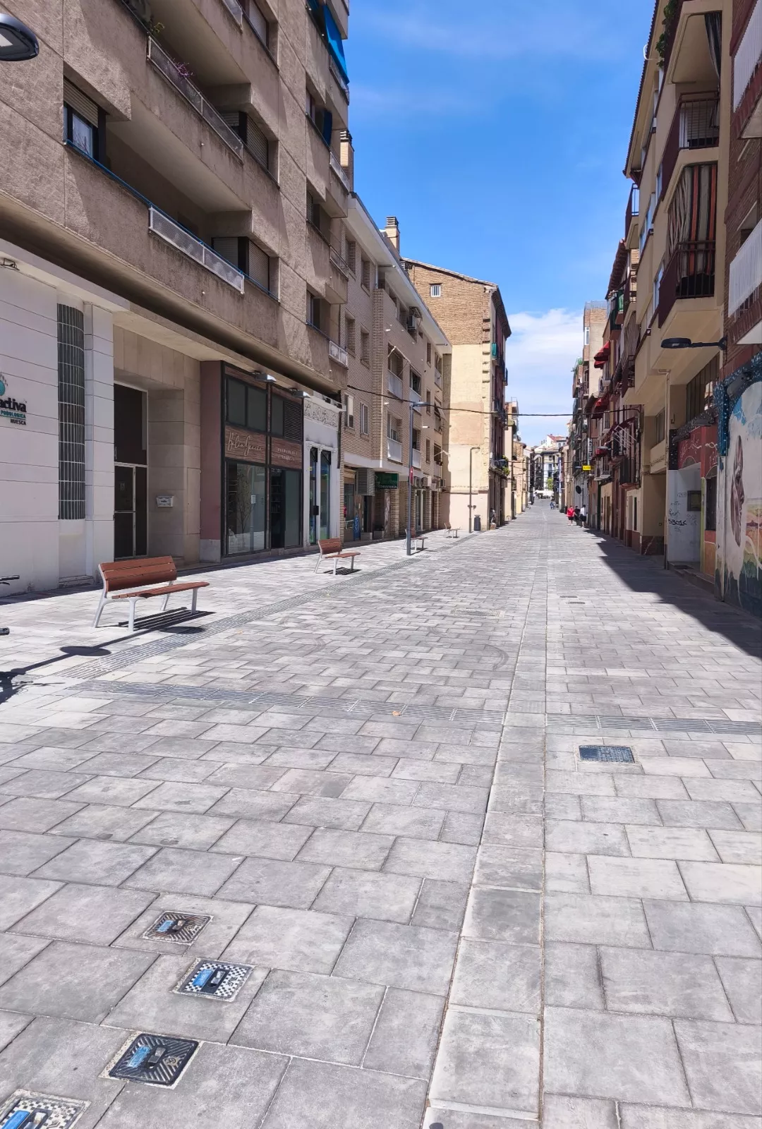 Calle Padre Huesca recién reurbanizada. "Convertir la falta de ambición en complacencia"