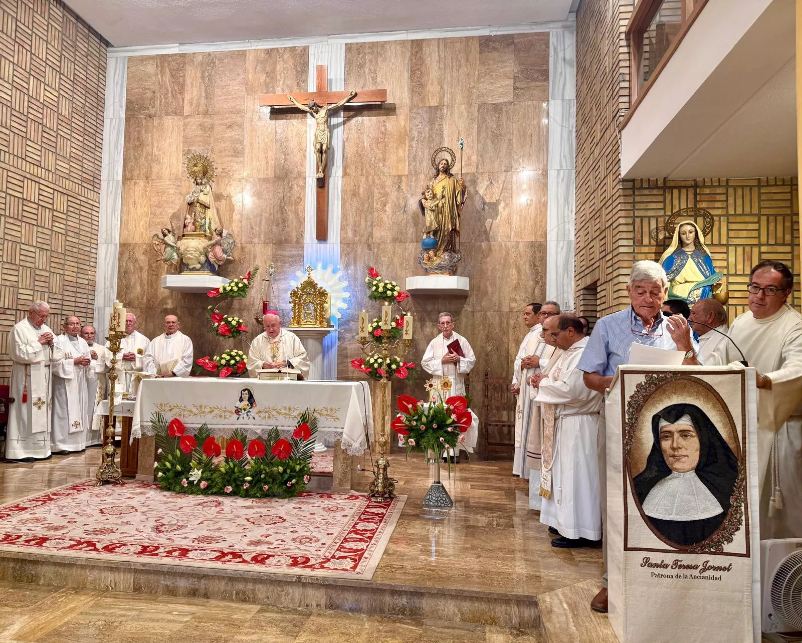 Despedida al Padre Basilio en las Hermanitas de los Ancianos Desamparados de Barbastro