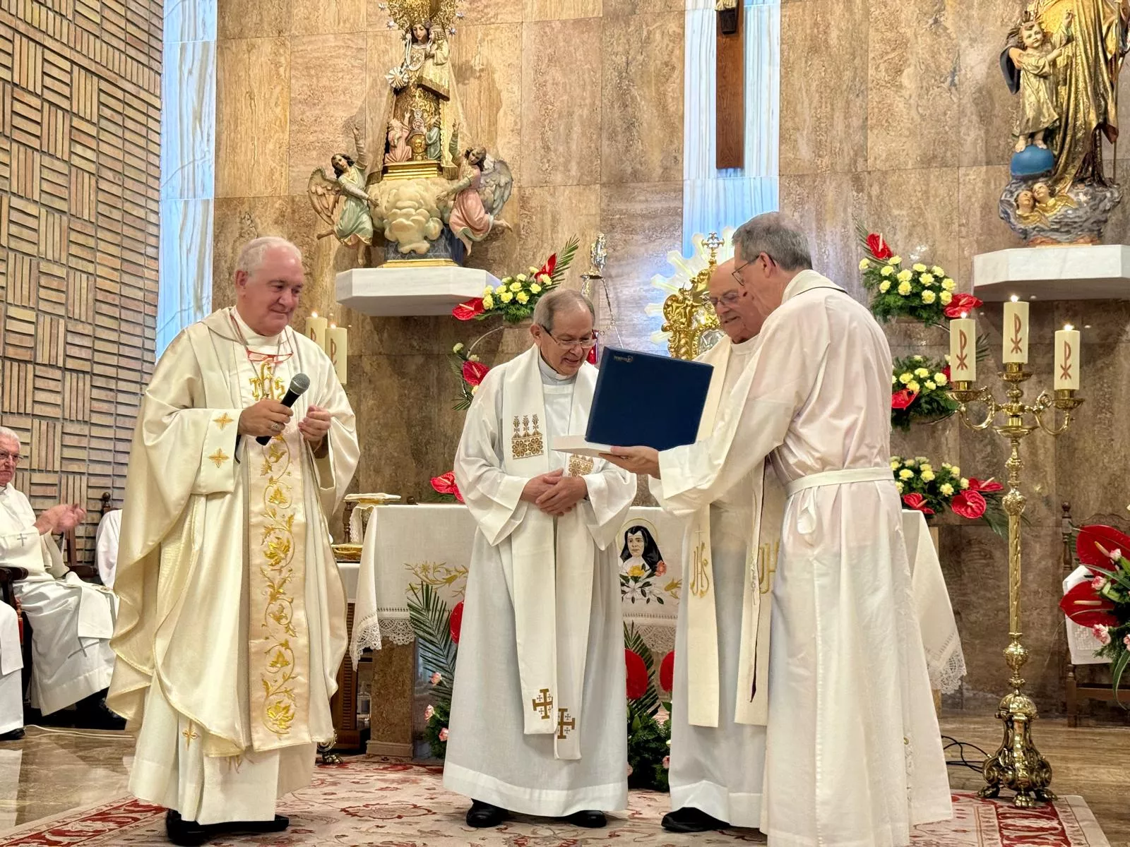 Despedida al Padre Basilio en las Hermanitas de los Ancianos Desamparados de Barbastro